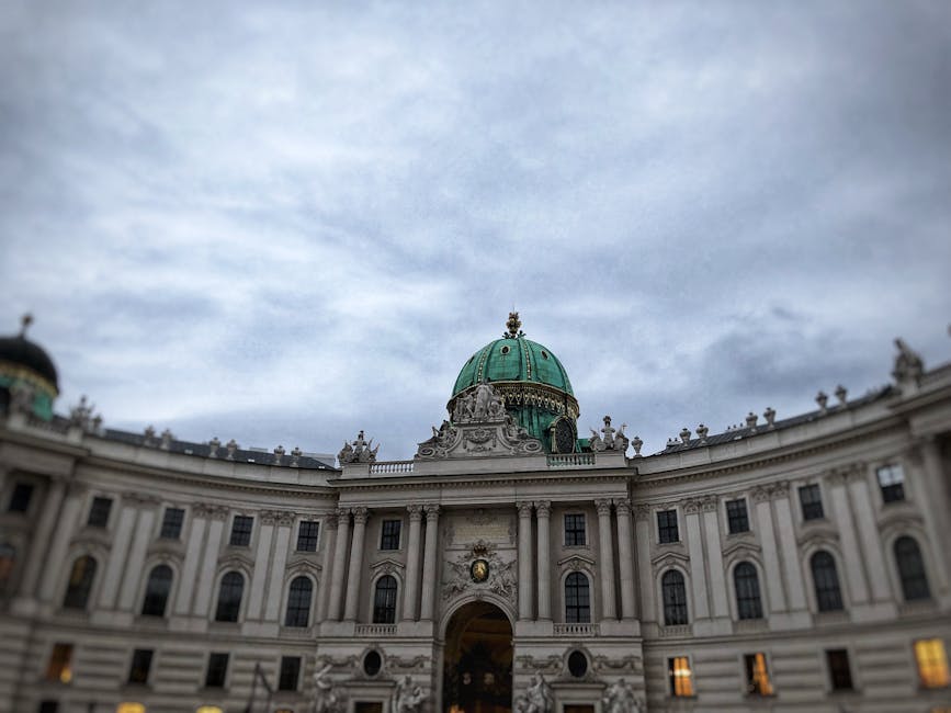 Braunes Und Gr&uuml;nes Betongeb&auml;ude