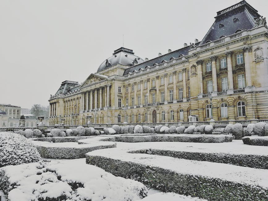 Wei&szlig;es Und Braunes Betongeb&auml;ude