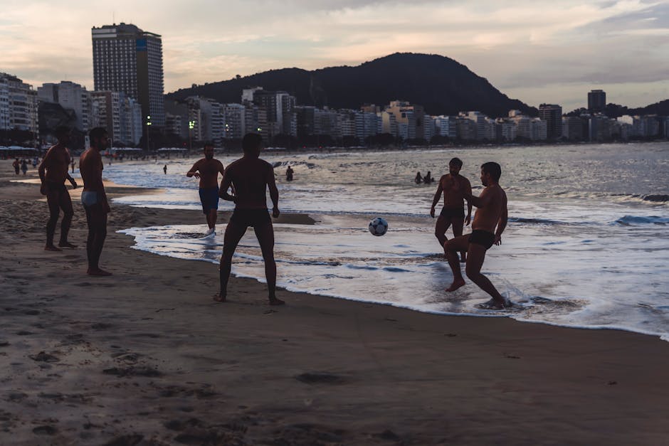 M&auml;nner, Die Ball An Der K&uuml;ste Spielen