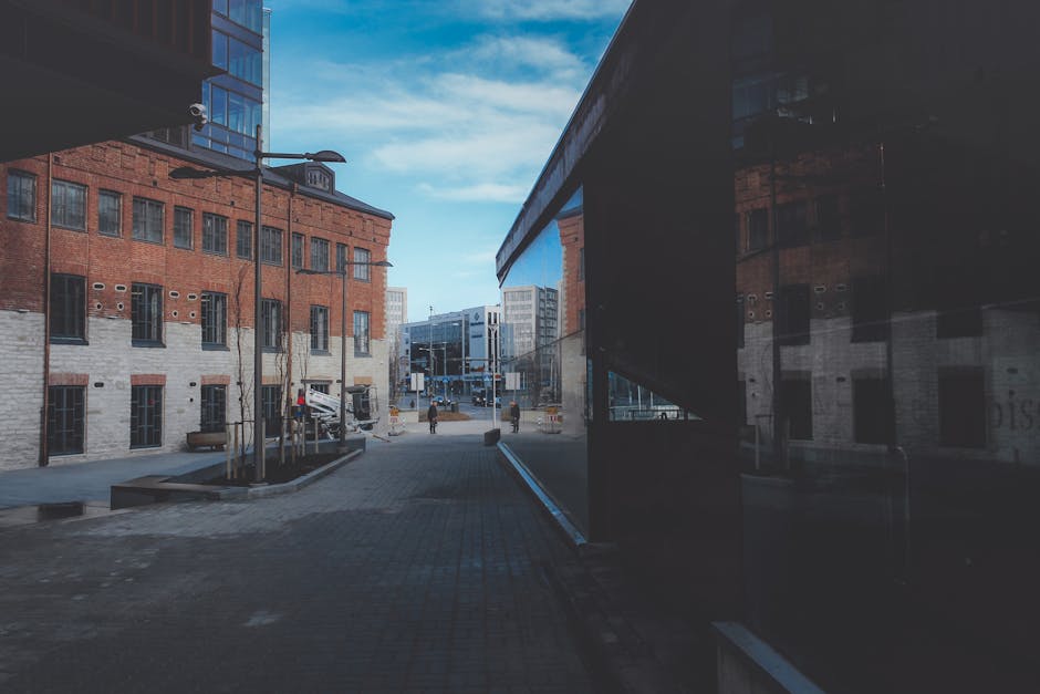Wei&szlig;es Und Braunes Betongeb&auml;ude