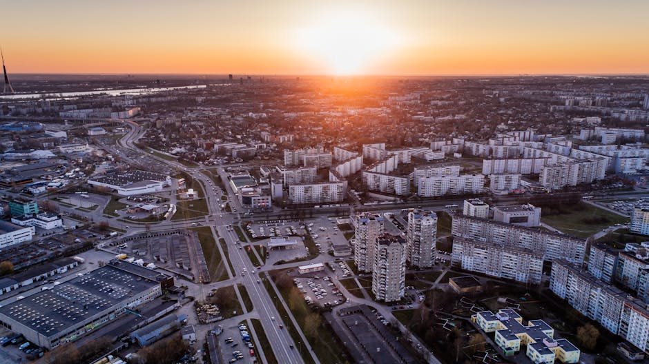 Luftbild Des Hochhausgeb&auml;udes W&auml;hrend Des Sonnenaufgangs