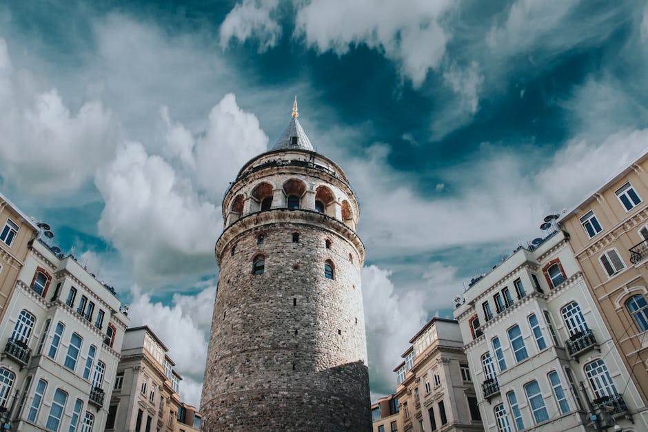 Flachwinkelfoto Des Betonturms
