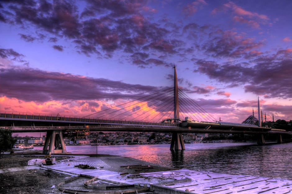 Schwarze Br&uuml;cke Und Fluss