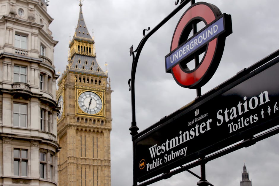 Big Ben Struktur In Der N&auml;he Von Wei&szlig;er Betonstruktur